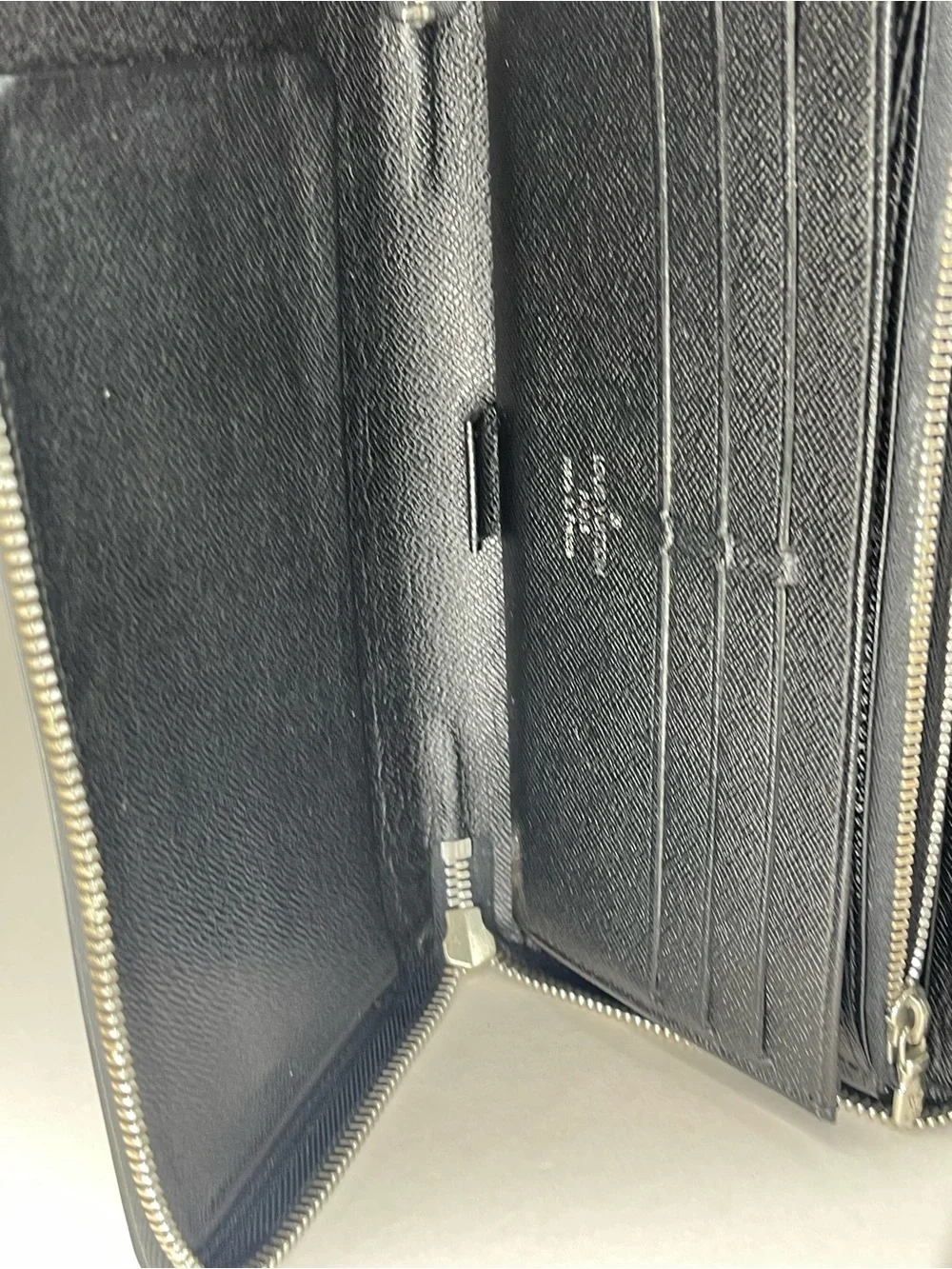 Louis Vuitton Zippy Wallet